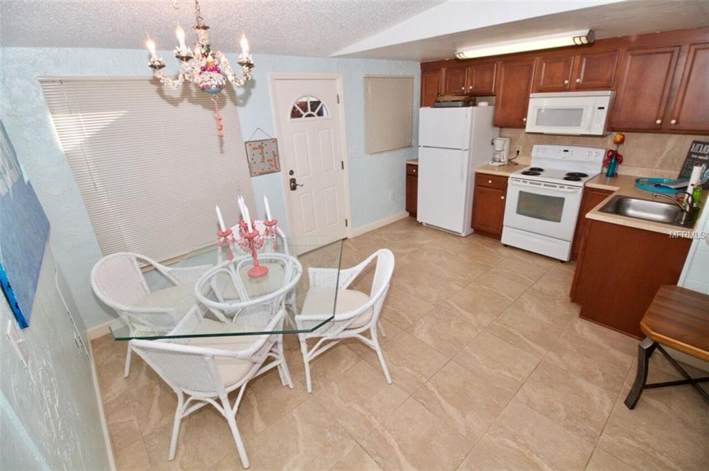 819 E GULF BOULEVARD, INDIAN ROCKS BEACH, Florida 33785, ,Income,For sale,GULF,U7845970