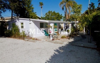 819 E GULF BOULEVARD, INDIAN ROCKS BEACH, Florida 33785, ,Income,For sale,GULF,U7845970