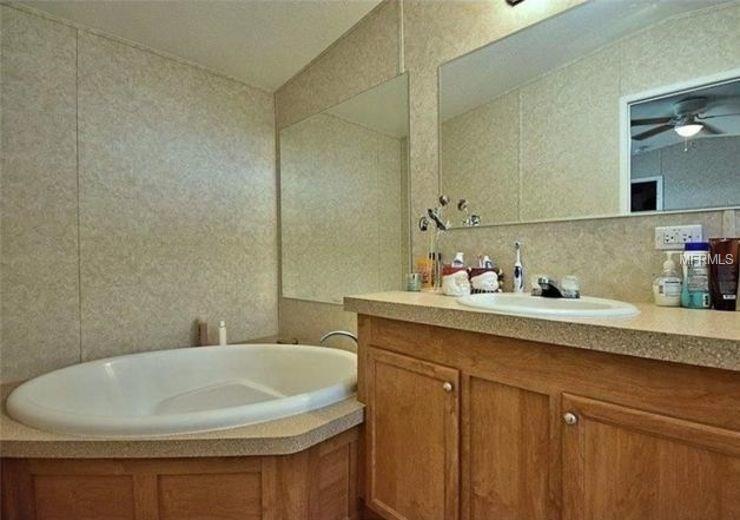 4253 BOMBER ROAD, BARTOW, Florida 33830, ,Income,For sale,BOMBER,O5560335