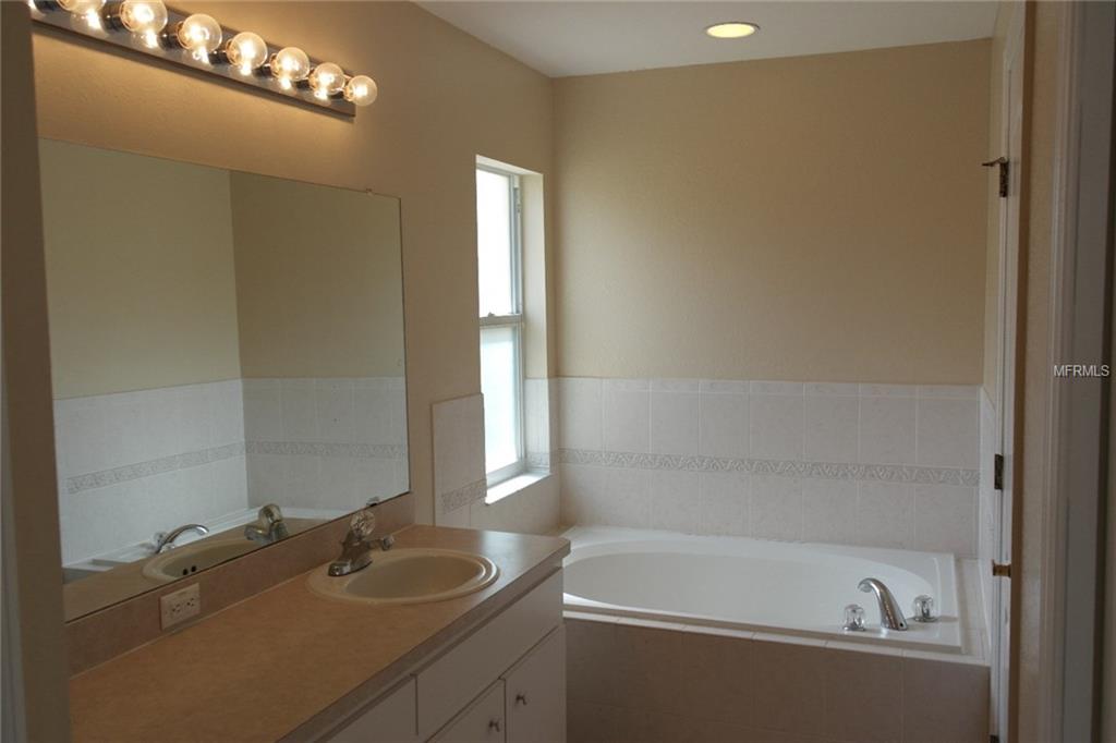 1121 VIEW POINTE CIRCLE, LAKE WALES, Florida 33853, 4 Bedrooms Bedrooms, 8 Rooms Rooms,2 BathroomsBathrooms,Residential,For sale,VIEW POINTE,P4718491