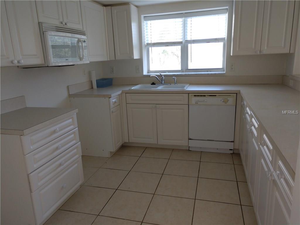 1200 COUNTRY CLUB DRIVE, LARGO, Florida 33771, 3 Bedrooms Bedrooms, 5 Rooms Rooms,2 BathroomsBathrooms,Residential,For sale,COUNTRY CLUB,U7846754