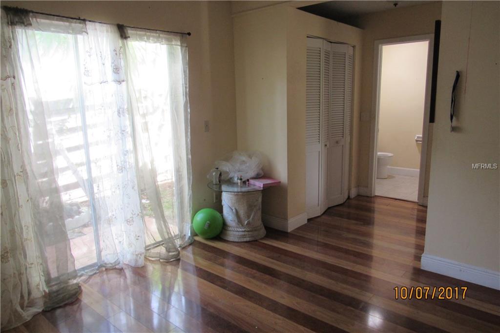 7030 OAKVIEW CIRCLE, TAMPA, Florida 33634, 4 Bedrooms Bedrooms, 6 Rooms Rooms,3 BathroomsBathrooms,Residential,For sale,OAKVIEW,U7835605