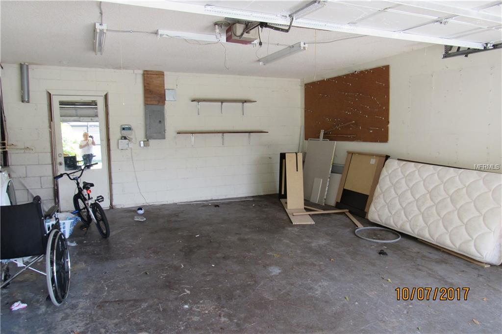 7030 OAKVIEW CIRCLE, TAMPA, Florida 33634, 4 Bedrooms Bedrooms, 6 Rooms Rooms,3 BathroomsBathrooms,Residential,For sale,OAKVIEW,U7835605