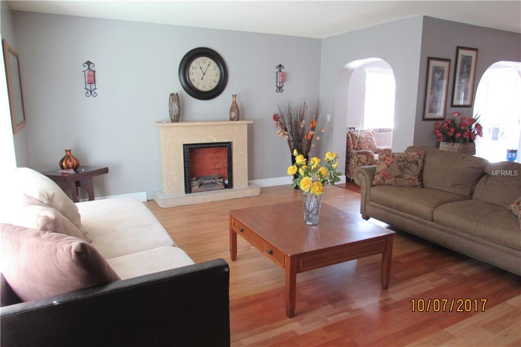 7030 OAKVIEW CIRCLE, TAMPA, Florida 33634, 4 Bedrooms Bedrooms, 6 Rooms Rooms,3 BathroomsBathrooms,Residential,For sale,OAKVIEW,U7835605