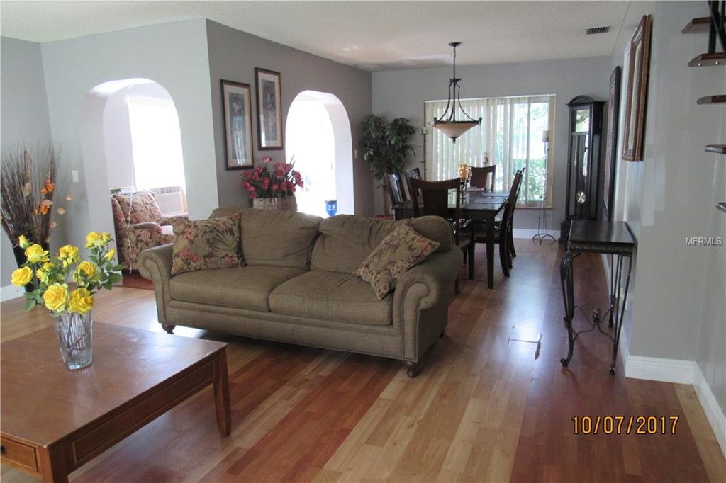 7030 OAKVIEW CIRCLE, TAMPA, Florida 33634, 4 Bedrooms Bedrooms, 6 Rooms Rooms,3 BathroomsBathrooms,Residential,For sale,OAKVIEW,U7835605