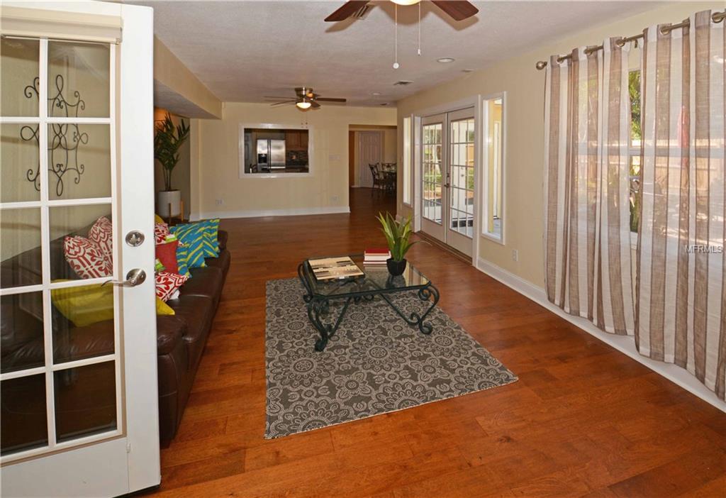 7001 10TH STREET S, ST PETERSBURG, Florida 33705, 4 Bedrooms Bedrooms, 3 Rooms Rooms,2 BathroomsBathrooms,Residential,For sale,10TH,U7837663