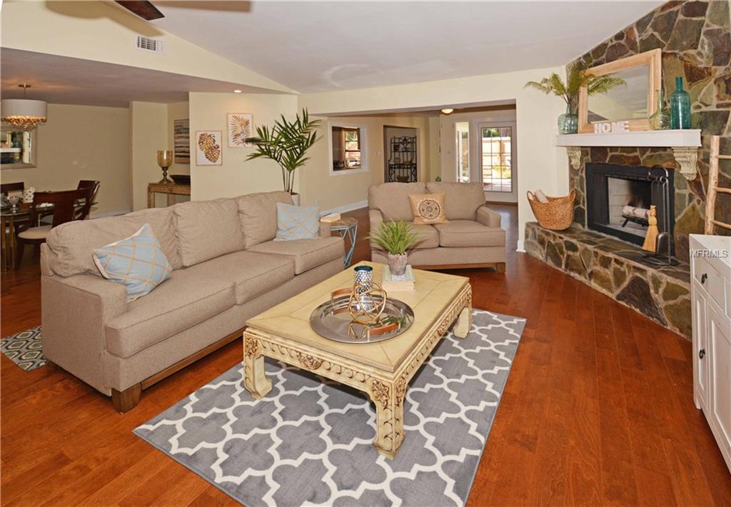 7001 10TH STREET S, ST PETERSBURG, Florida 33705, 4 Bedrooms Bedrooms, 3 Rooms Rooms,2 BathroomsBathrooms,Residential,For sale,10TH,U7837663