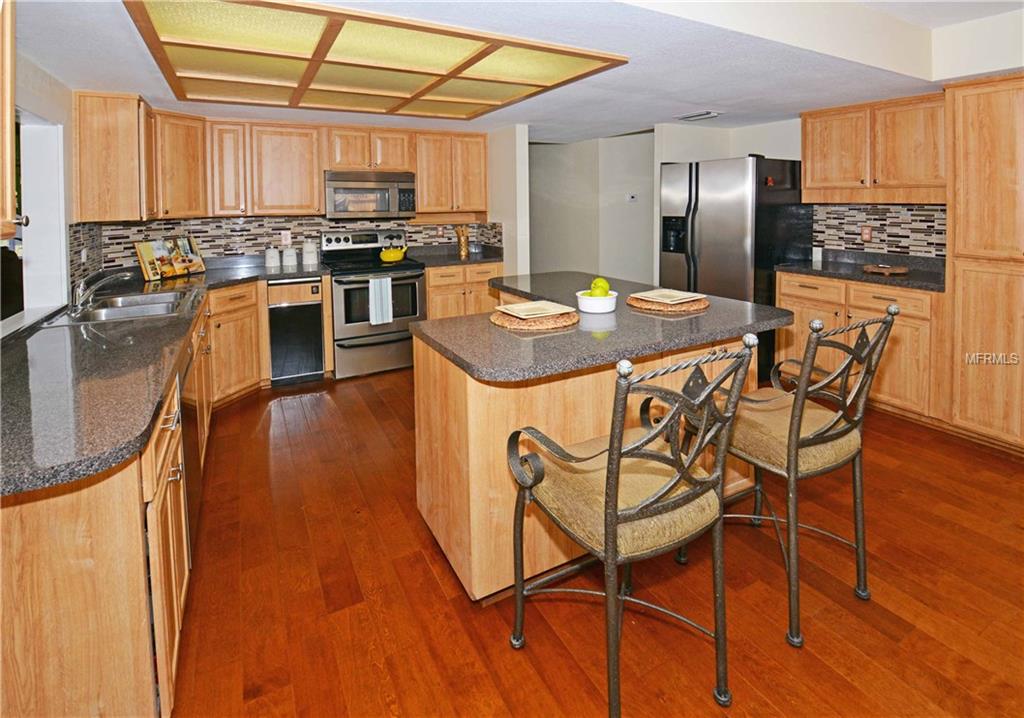 7001 10TH STREET S, ST PETERSBURG, Florida 33705, 4 Bedrooms Bedrooms, 3 Rooms Rooms,2 BathroomsBathrooms,Residential,For sale,10TH,U7837663