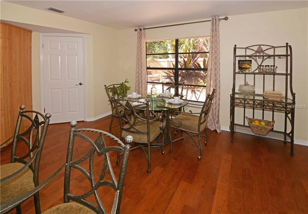 7001 10TH STREET S, ST PETERSBURG, Florida 33705, 4 Bedrooms Bedrooms, 3 Rooms Rooms,2 BathroomsBathrooms,Residential,For sale,10TH,U7837663