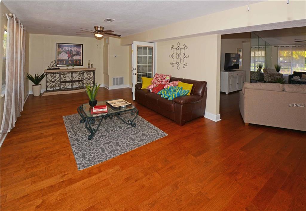 7001 10TH STREET S, ST PETERSBURG, Florida 33705, 4 Bedrooms Bedrooms, 3 Rooms Rooms,2 BathroomsBathrooms,Residential,For sale,10TH,U7837663