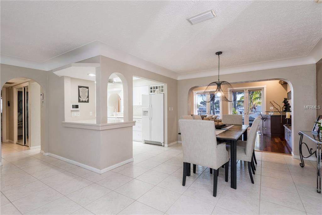 7886 4TH AVENUE S, ST PETERSBURG, Florida 33707, 3 Bedrooms Bedrooms, 3 Rooms Rooms,2 BathroomsBathrooms,Residential,For sale,4TH,U7840590