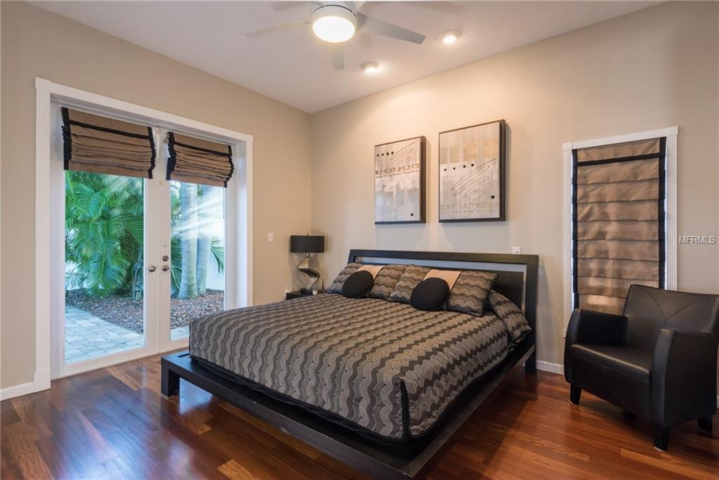 7886 4TH AVENUE S, ST PETERSBURG, Florida 33707, 3 Bedrooms Bedrooms, 3 Rooms Rooms,2 BathroomsBathrooms,Residential,For sale,4TH,U7840590