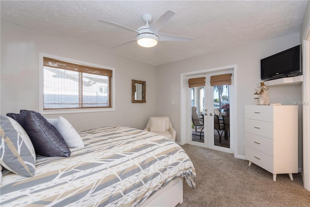 7886 4TH AVENUE S, ST PETERSBURG, Florida 33707, 3 Bedrooms Bedrooms, 3 Rooms Rooms,2 BathroomsBathrooms,Residential,For sale,4TH,U7840590