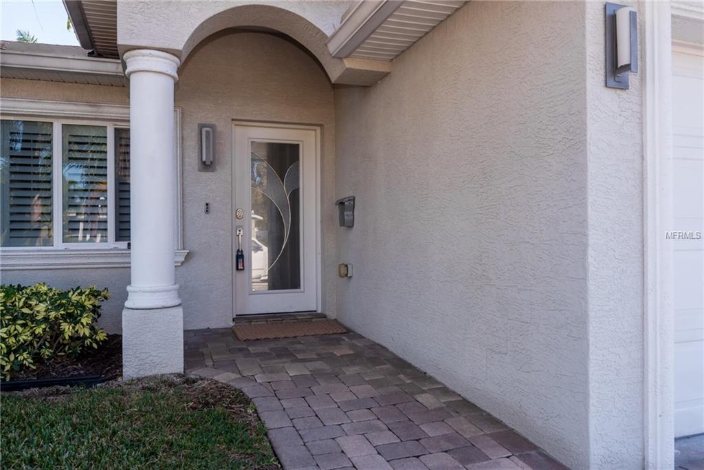 7886 4TH AVENUE S, ST PETERSBURG, Florida 33707, 3 Bedrooms Bedrooms, 3 Rooms Rooms,2 BathroomsBathrooms,Residential,For sale,4TH,U7840590