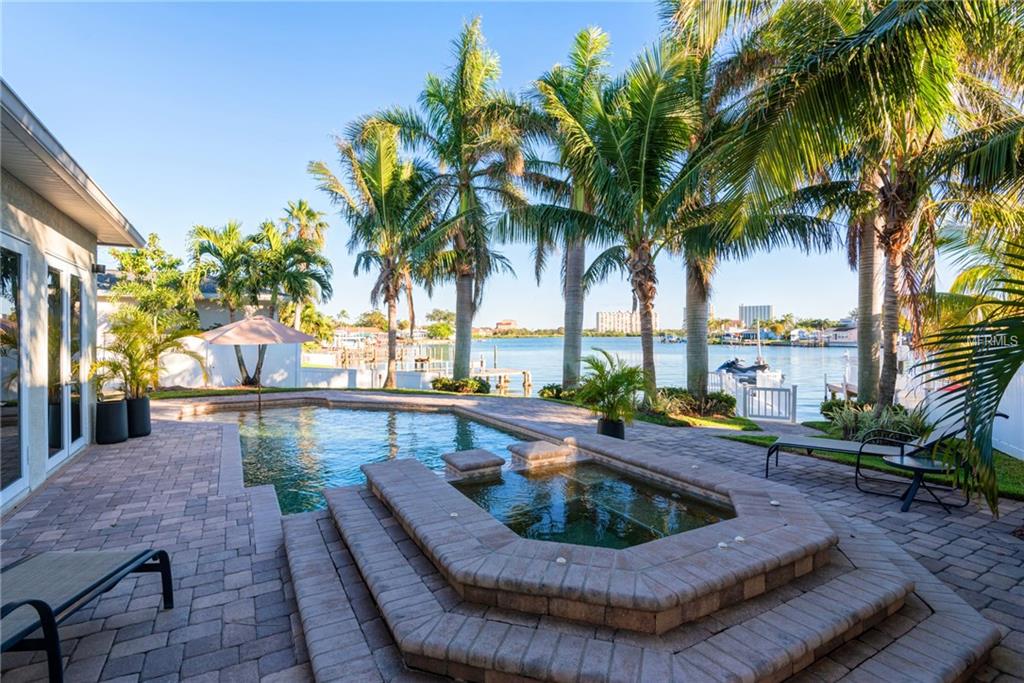 7886 4TH AVENUE S, ST PETERSBURG, Florida 33707, 3 Bedrooms Bedrooms, 3 Rooms Rooms,2 BathroomsBathrooms,Residential,For sale,4TH,U7840590