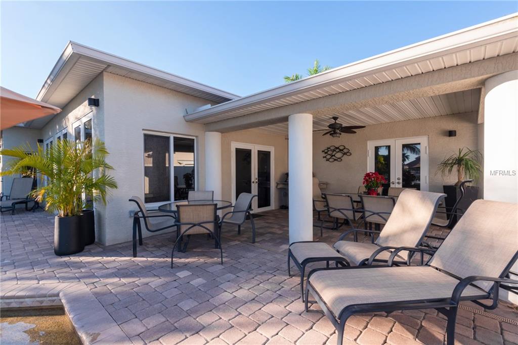 7886 4TH AVENUE S, ST PETERSBURG, Florida 33707, 3 Bedrooms Bedrooms, 3 Rooms Rooms,2 BathroomsBathrooms,Residential,For sale,4TH,U7840590