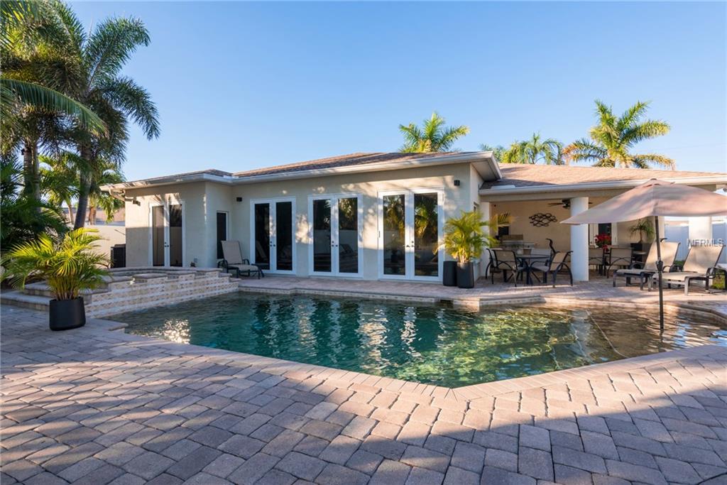 7886 4TH AVENUE S, ST PETERSBURG, Florida 33707, 3 Bedrooms Bedrooms, 3 Rooms Rooms,2 BathroomsBathrooms,Residential,For sale,4TH,U7840590