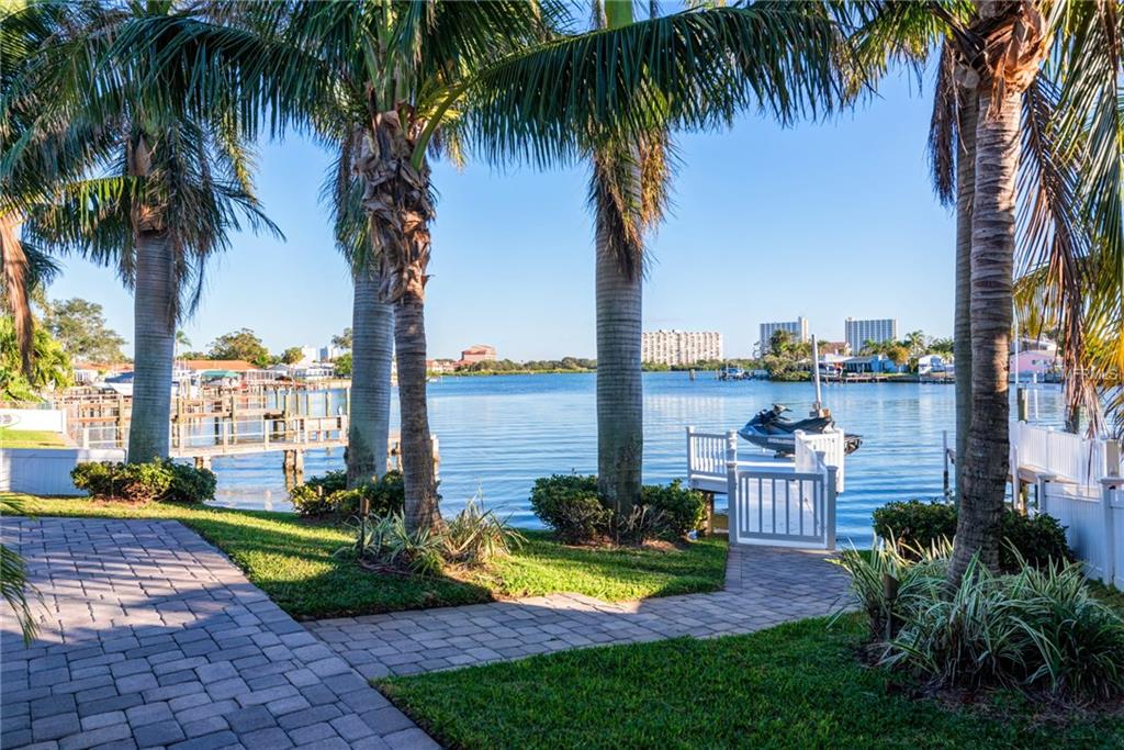 7886 4TH AVENUE S, ST PETERSBURG, Florida 33707, 3 Bedrooms Bedrooms, 3 Rooms Rooms,2 BathroomsBathrooms,Residential,For sale,4TH,U7840590