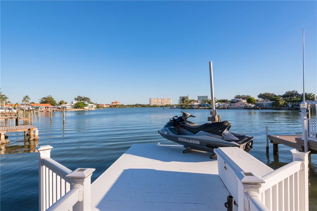 7886 4TH AVENUE S, ST PETERSBURG, Florida 33707, 3 Bedrooms Bedrooms, 3 Rooms Rooms,2 BathroomsBathrooms,Residential,For sale,4TH,U7840590