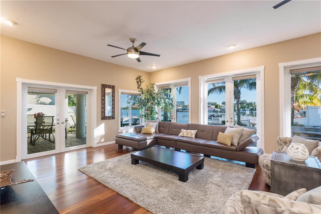 7886 4TH AVENUE S, ST PETERSBURG, Florida 33707, 3 Bedrooms Bedrooms, 3 Rooms Rooms,2 BathroomsBathrooms,Residential,For sale,4TH,U7840590