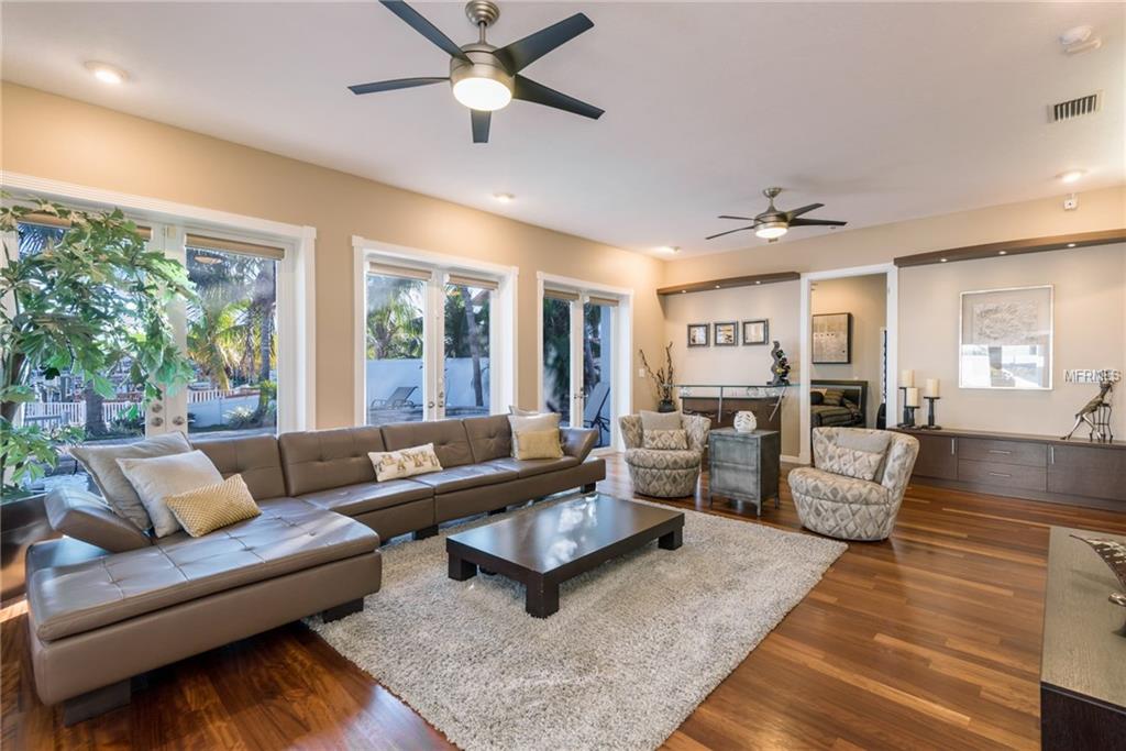 7886 4TH AVENUE S, ST PETERSBURG, Florida 33707, 3 Bedrooms Bedrooms, 3 Rooms Rooms,2 BathroomsBathrooms,Residential,For sale,4TH,U7840590