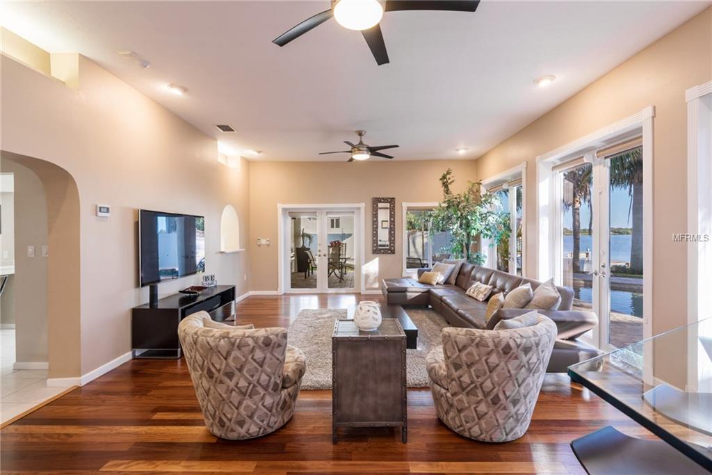 7886 4TH AVENUE S, ST PETERSBURG, Florida 33707, 3 Bedrooms Bedrooms, 3 Rooms Rooms,2 BathroomsBathrooms,Residential,For sale,4TH,U7840590