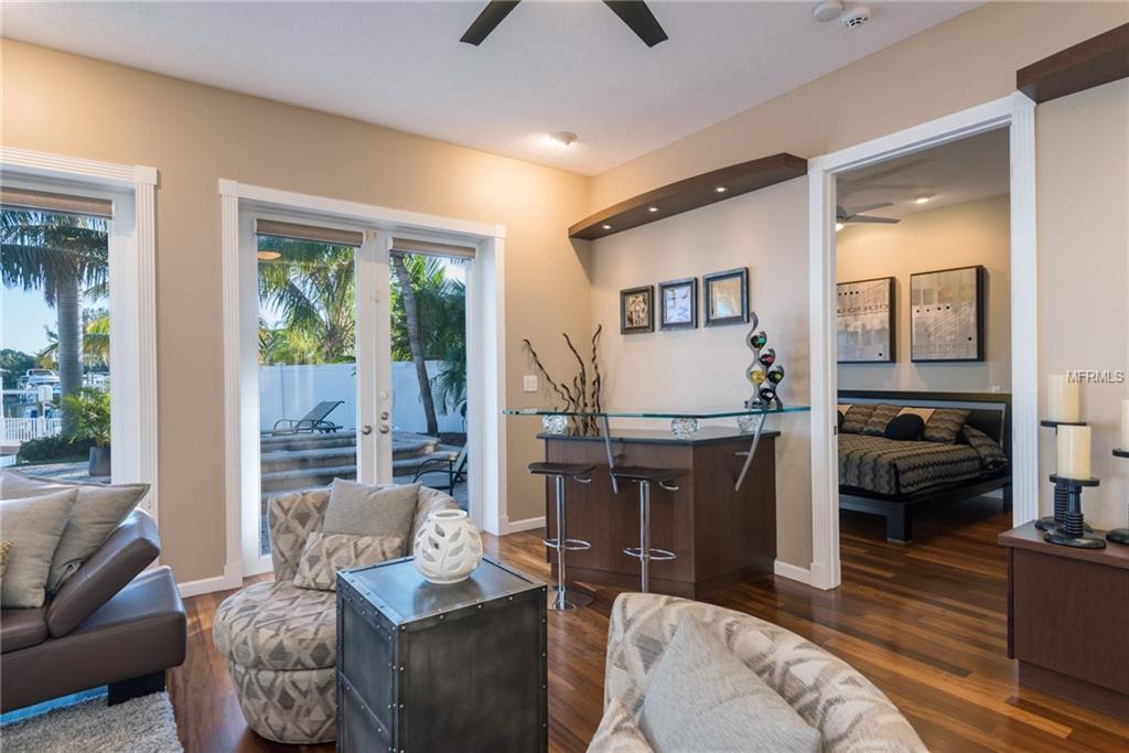 7886 4TH AVENUE S, ST PETERSBURG, Florida 33707, 3 Bedrooms Bedrooms, 3 Rooms Rooms,2 BathroomsBathrooms,Residential,For sale,4TH,U7840590