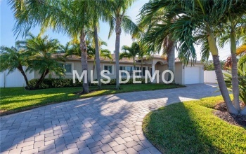 7886 4TH AVENUE S, ST PETERSBURG, Florida 33707, 3 Bedrooms Bedrooms, 3 Rooms Rooms,2 BathroomsBathrooms,Residential,For sale,4TH,U7840590