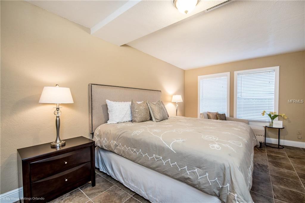 422 S HUDSON STREET, ORLANDO, Florida 32835, 4 Bedrooms Bedrooms, 7 Rooms Rooms,2 BathroomsBathrooms,Residential,For sale,HUDSON,O5560156
