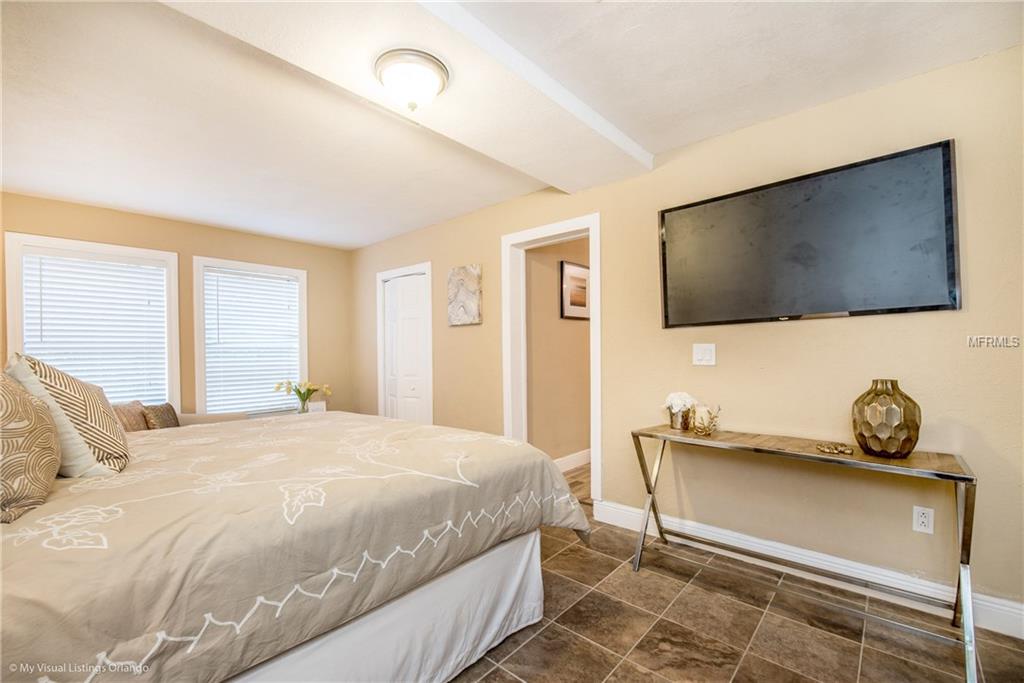 422 S HUDSON STREET, ORLANDO, Florida 32835, 4 Bedrooms Bedrooms, 7 Rooms Rooms,2 BathroomsBathrooms,Residential,For sale,HUDSON,O5560156