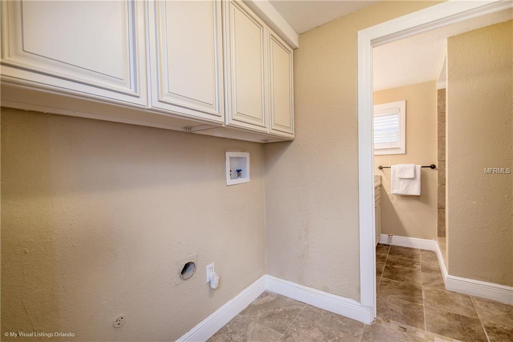 422 S HUDSON STREET, ORLANDO, Florida 32835, 4 Bedrooms Bedrooms, 7 Rooms Rooms,2 BathroomsBathrooms,Residential,For sale,HUDSON,O5560156