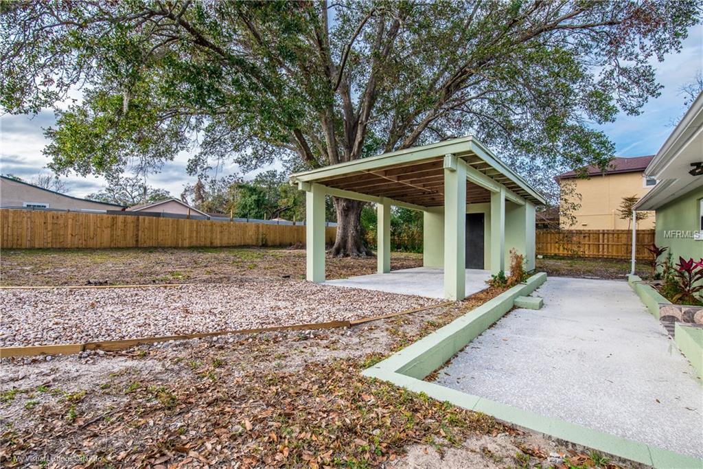 422 S HUDSON STREET, ORLANDO, Florida 32835, 4 Bedrooms Bedrooms, 7 Rooms Rooms,2 BathroomsBathrooms,Residential,For sale,HUDSON,O5560156