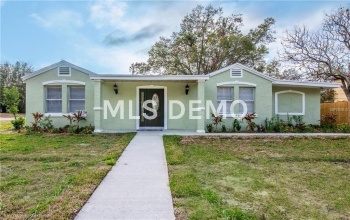 422 S HUDSON STREET, ORLANDO, Florida 32835, 4 Bedrooms Bedrooms, 7 Rooms Rooms,2 BathroomsBathrooms,Residential,For sale,HUDSON,O5560156