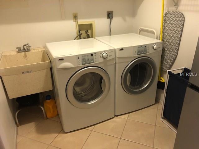 4459 MEADOW CREEK CIRCLE, SARASOTA, Florida 34233, 3 Bedrooms Bedrooms, 7 Rooms Rooms,2 BathroomsBathrooms,Residential,For sale,MEADOW CREEK,N5916283