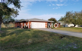 4459 MEADOW CREEK CIRCLE, SARASOTA, Florida 34233, 3 Bedrooms Bedrooms, 7 Rooms Rooms,2 BathroomsBathrooms,Residential,For sale,MEADOW CREEK,N5916283