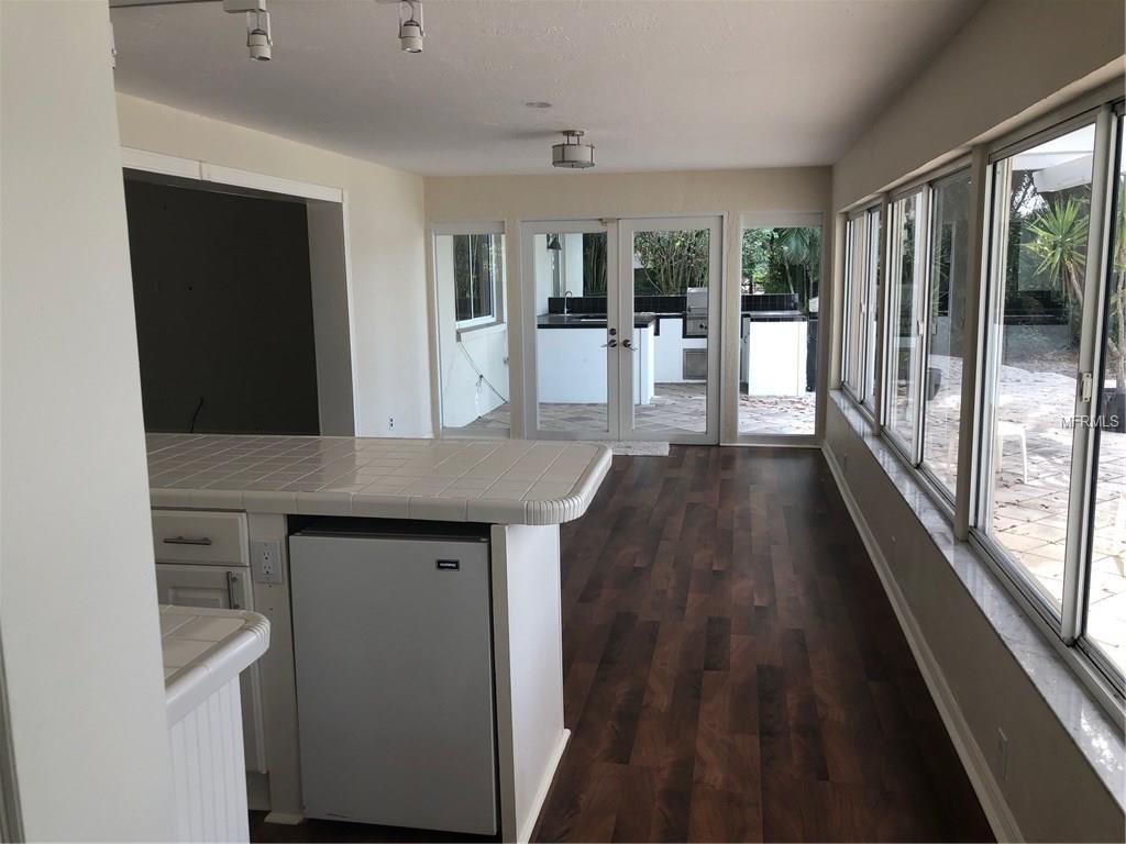 1118 MONTEREY BOULEVARD NE, ST PETERSBURG, Florida 33704, 4 Bedrooms Bedrooms, 1 Room Rooms,2 BathroomsBathrooms,Rental,For Rent,MONTEREY,U7847397