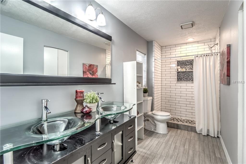 2910 W PINE STREET, TAMPA, Florida 33607, 4 Bedrooms Bedrooms, 7 Rooms Rooms,2 BathroomsBathrooms,Residential,For sale,PINE,O5553983