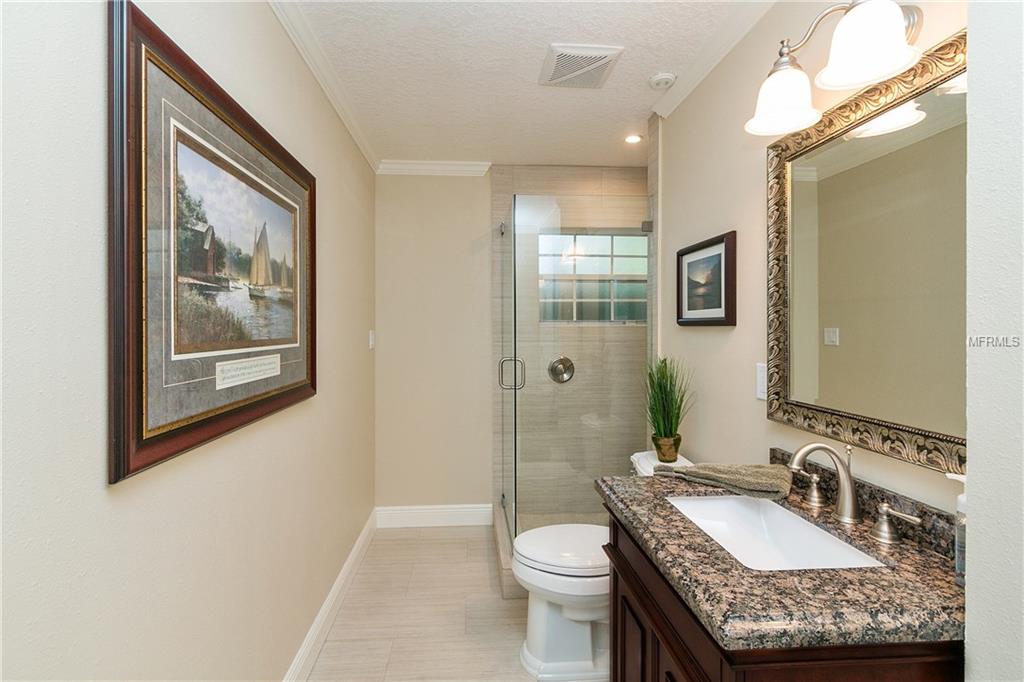 5 SHADOW LANE, MAITLAND, Florida 32751, 4 Bedrooms Bedrooms, 10 Rooms Rooms,3 BathroomsBathrooms,Residential,For sale,SHADOW,O5560936