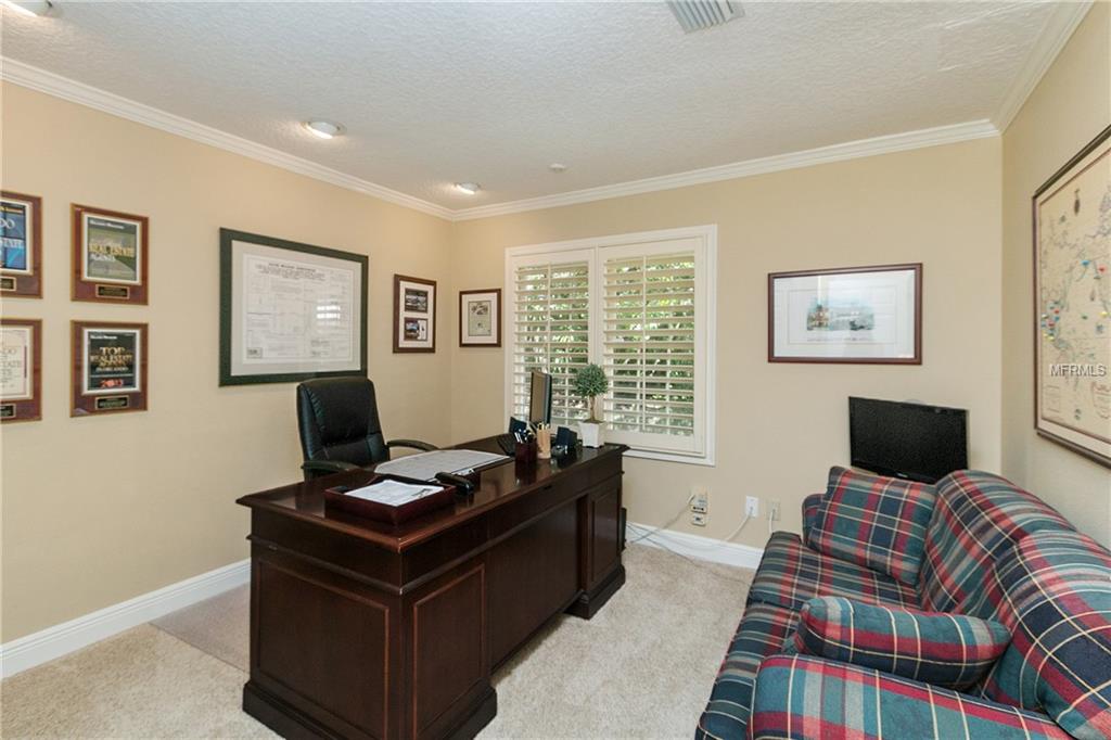 5 SHADOW LANE, MAITLAND, Florida 32751, 4 Bedrooms Bedrooms, 10 Rooms Rooms,3 BathroomsBathrooms,Residential,For sale,SHADOW,O5560936