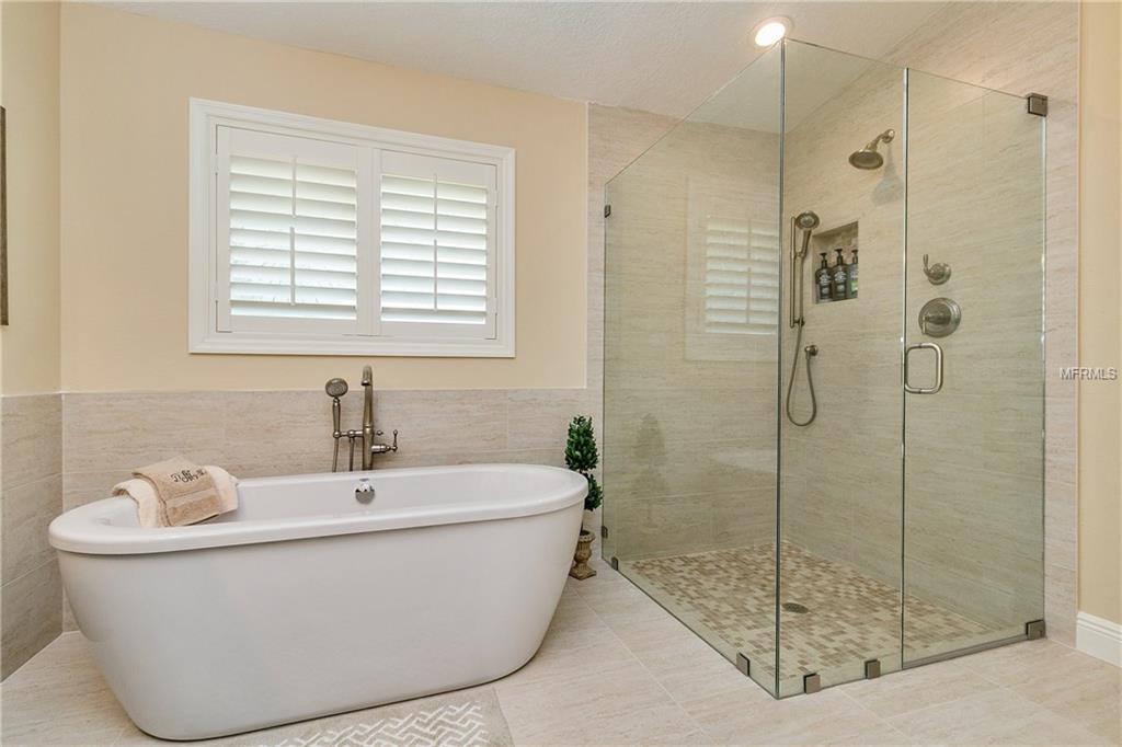 5 SHADOW LANE, MAITLAND, Florida 32751, 4 Bedrooms Bedrooms, 10 Rooms Rooms,3 BathroomsBathrooms,Residential,For sale,SHADOW,O5560936