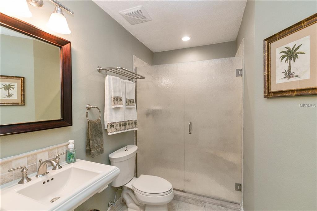 5 SHADOW LANE, MAITLAND, Florida 32751, 4 Bedrooms Bedrooms, 10 Rooms Rooms,3 BathroomsBathrooms,Residential,For sale,SHADOW,O5560936