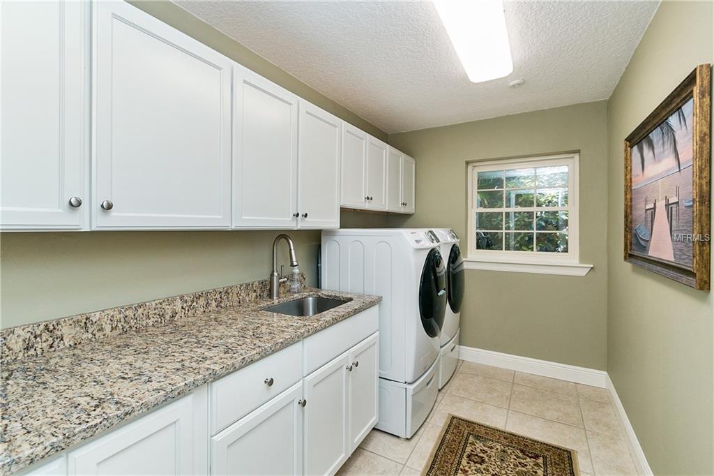 5 SHADOW LANE, MAITLAND, Florida 32751, 4 Bedrooms Bedrooms, 10 Rooms Rooms,3 BathroomsBathrooms,Residential,For sale,SHADOW,O5560936