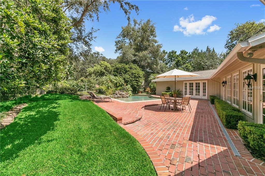 5 SHADOW LANE, MAITLAND, Florida 32751, 4 Bedrooms Bedrooms, 10 Rooms Rooms,3 BathroomsBathrooms,Residential,For sale,SHADOW,O5560936