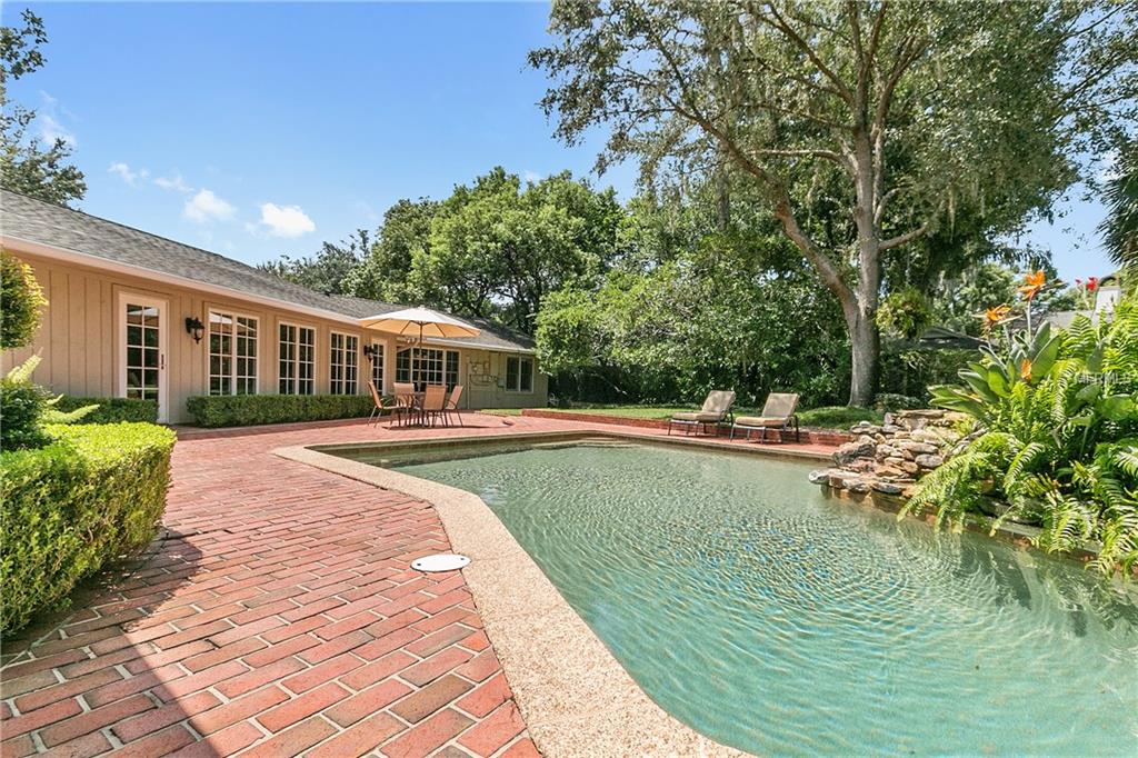 5 SHADOW LANE, MAITLAND, Florida 32751, 4 Bedrooms Bedrooms, 10 Rooms Rooms,3 BathroomsBathrooms,Residential,For sale,SHADOW,O5560936