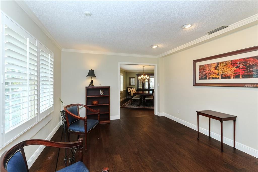 5 SHADOW LANE, MAITLAND, Florida 32751, 4 Bedrooms Bedrooms, 10 Rooms Rooms,3 BathroomsBathrooms,Residential,For sale,SHADOW,O5560936