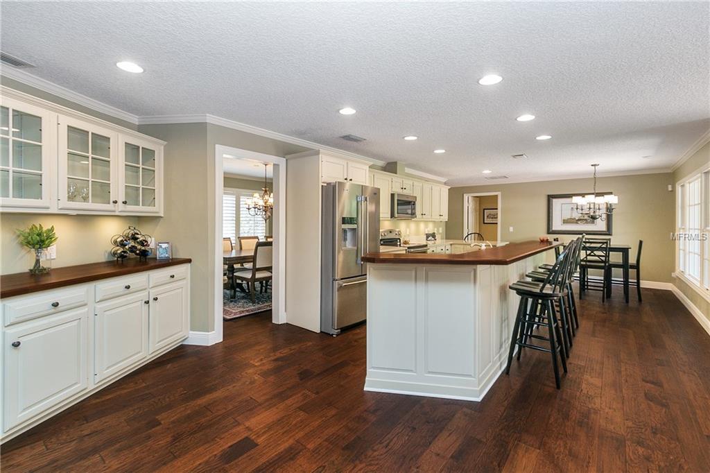 5 SHADOW LANE, MAITLAND, Florida 32751, 4 Bedrooms Bedrooms, 10 Rooms Rooms,3 BathroomsBathrooms,Residential,For sale,SHADOW,O5560936