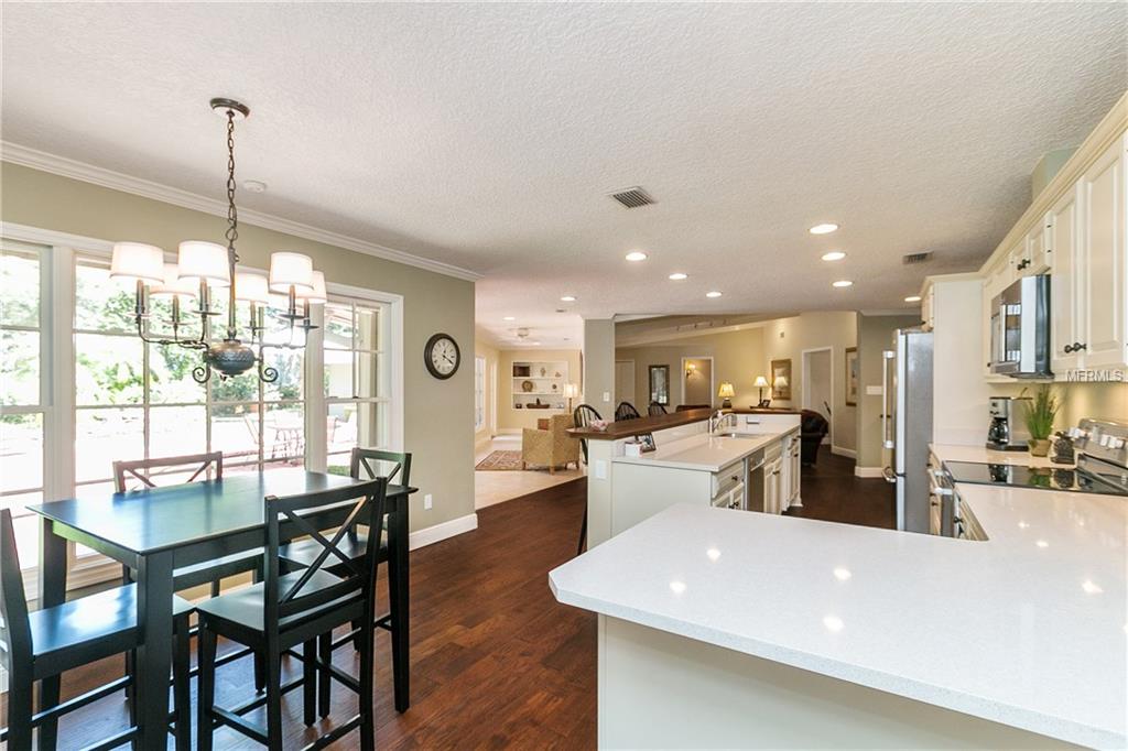 5 SHADOW LANE, MAITLAND, Florida 32751, 4 Bedrooms Bedrooms, 10 Rooms Rooms,3 BathroomsBathrooms,Residential,For sale,SHADOW,O5560936