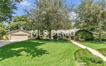 5 SHADOW LANE, MAITLAND, Florida 32751, 4 Bedrooms Bedrooms, 10 Rooms Rooms,3 BathroomsBathrooms,Residential,For sale,SHADOW,O5560936