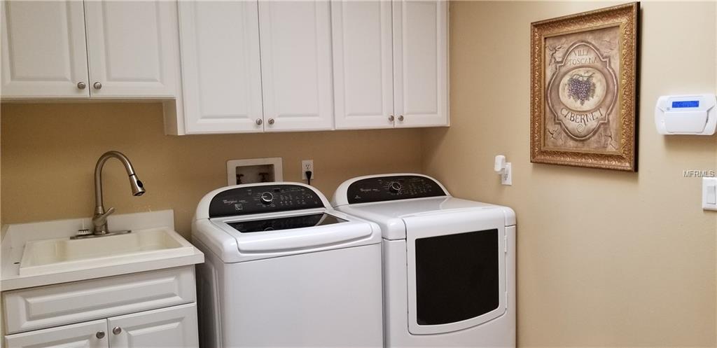 8733 WHISPERING OAKS TRAIL, NEW PORT RICHEY, Florida 34654, 4 Bedrooms Bedrooms, 8 Rooms Rooms,3 BathroomsBathrooms,Residential,For sale,WHISPERING OAKS,W7637732