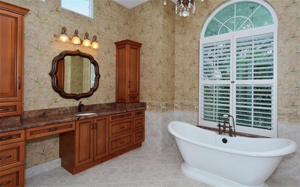 405 TRENWICK LANE, VENICE, Florida 34293, 4 Bedrooms Bedrooms, 11 Rooms Rooms,3 BathroomsBathrooms,Residential,For sale,TRENWICK,A4209969